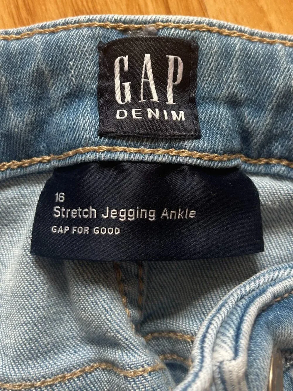 GAP Light Wash Skinny Jeans with Daisy Floral Embroidery Raw Hem